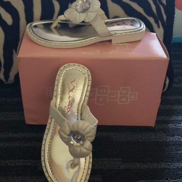 NINA. Kids flip flops - Picture 2 of 2